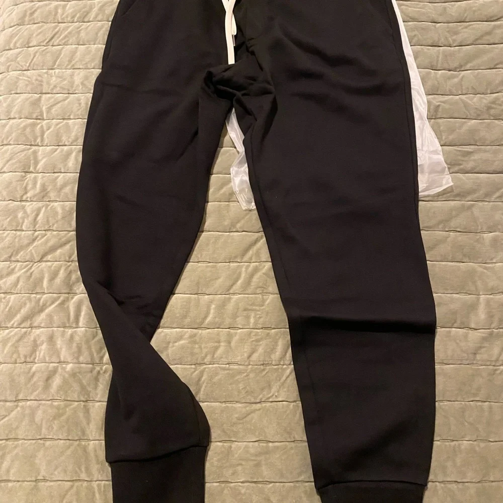 True classic basic joggers - Picture 2 of 4